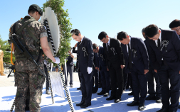 충남도, 현충일 추념식…“더 나은 대한민국으로 나아가자”