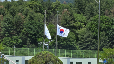 춘천 공공기관과 학교 10곳 중 6곳만 현충일 태극기 ‘조기 게양’