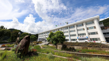 인제군, 맞춤형 고령자 복지주택 건립 순항…내년 2월 입주