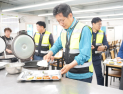 “시민 삶 현장서 답 찾을 것”…정영두 김해시장 당선인, 환경미화원과 새벽 열다