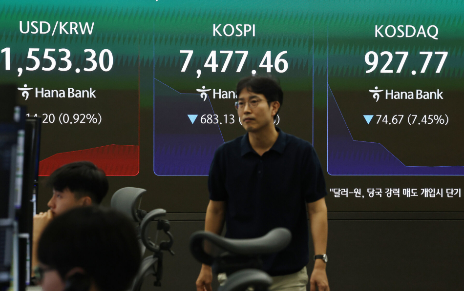 8일 서울 하나은행 본점 딜링룸 전경. 연합뉴스