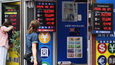고환율 시대 달러예금 전략…기업은 쌓고 개인은 털고