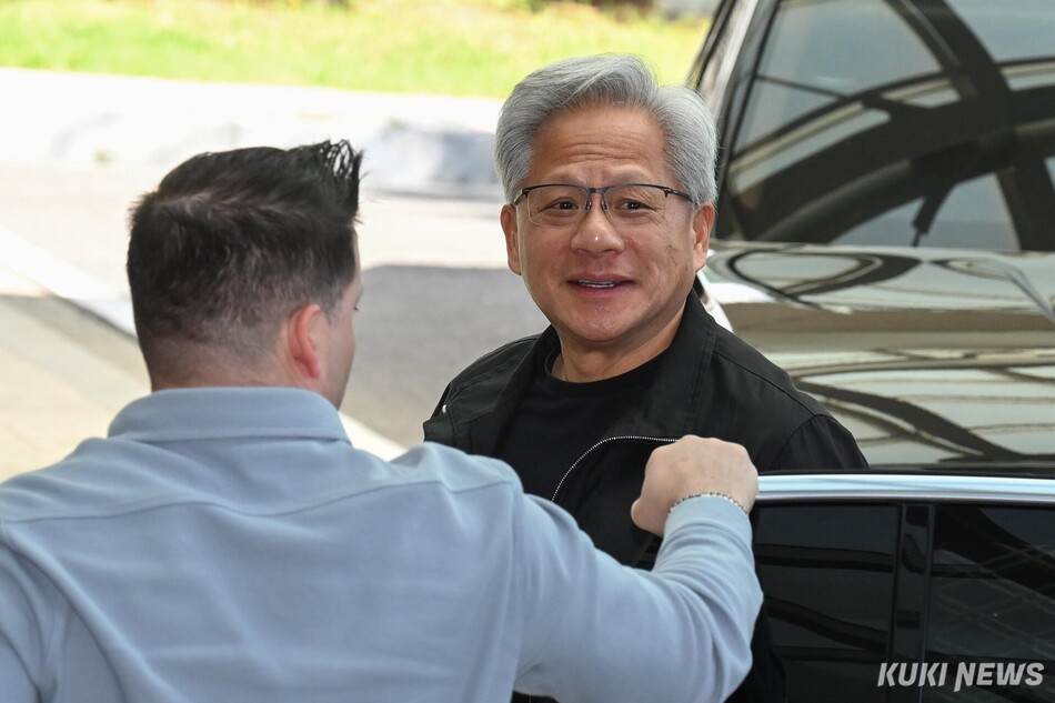 젠슨 황 엔비디아 CEO가 9일 오전 9시 김포공항비즈니스항공센터를 통해 한국을 떠났다. 임은재 기자