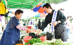 조현일 경산시장, 전통시장서 재선 후 첫 민생 행보 시작
