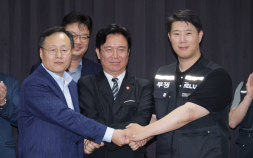 삼성전자 영업익 성과급에 제동…소액주주, ‘주주명부 소송’ 착수