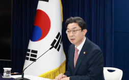 AI 해킹·보이스피싱 막는다…금융위, 5대 금융지주에 전사 대응 주문