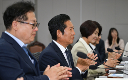 정청래 “민주당, 李 대통령 중심으로 똘똘 뭉쳐야” [쿠키포토]