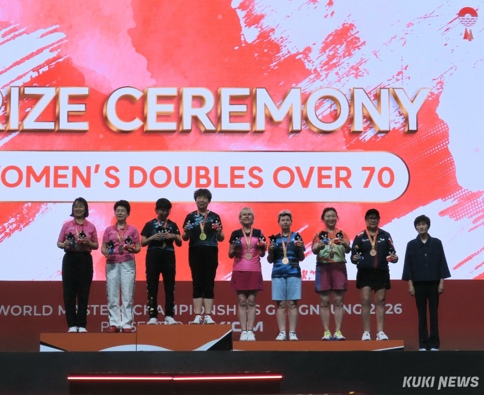 강릉시 강릉올림픽파크 일원에서 지난 5일 개막된 ‘XIOM 2026 강릉세계마스터즈탁구선수권대회’가 12일 열린 각 종목 준결승·결승전과 시상식을 끝으로 모든 경기 일정이 모두 마무리되고 막을 내렸다. 여자복식 70세부 시상식. 전인수 기자