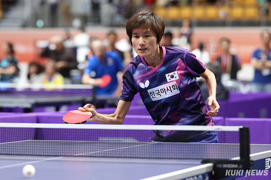 강릉시 강릉올림픽파크(강릉아레나·강릉오발) 일원에서 지난 5일 개막된 ‘XIOM 2026 강릉세계마스터즈탁구선수권대회’가 12일 열린 각 종목 준결승·결승전과 시상식, 페어웰 파티를 끝으로 모든 경기 일정이 모두 마무리됐다. 한국 탁구 레전드 현정화 조직위 집행위원장은 운영 책임자이자 선수로도 참가해 화제를 모았다. 조직위 제공