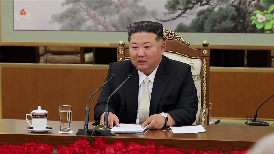 김정은 북한 국무위원장이 지난 8일 평양 금수산영빈관에서 열린 시진핑 중국 국가주석과의 회담에서 발언하고 있다. 조선중앙TV 화면