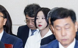 쯔양 협박해 돈 뜯은 변호사…법원 “7310만원 배상”