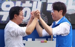 전재수,하정우에 러브콜… 부산시 경제부시장 제안