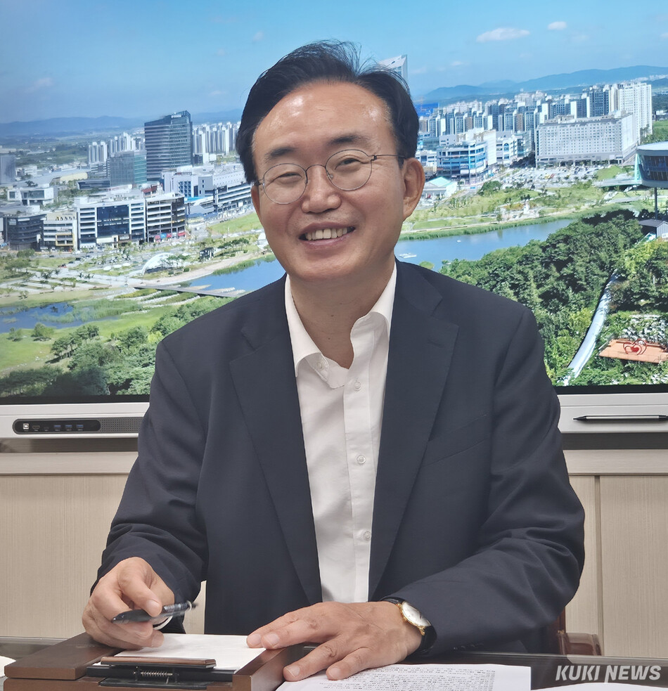 윤병태 나주시장이 민선9기 인공태양(핵융합) 연구시설을 중심으로 대한민국 에너지수도 완성과 공공기관 2차 이전, 영산강 국가정원 조성에 행정력을 집중하겠다는 청사진을 제시했다. /신영삼 기자