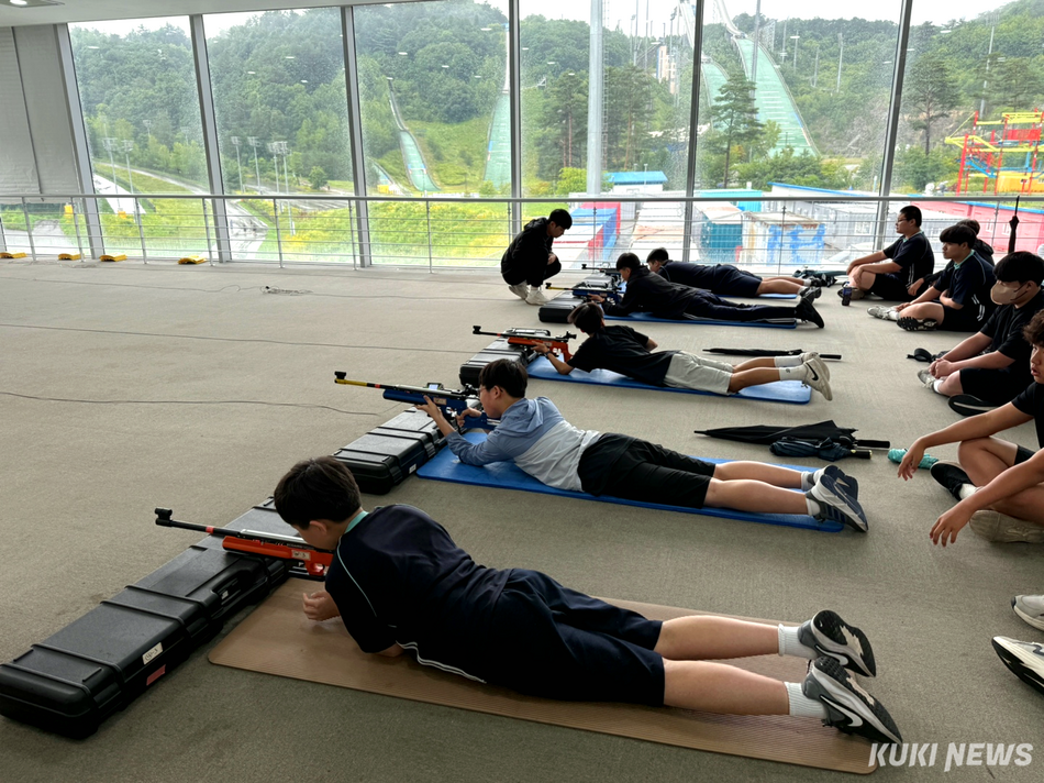 평창군이 9일 대관령면 일대에서 관내 중학생 80여명을 대상으로 마이스-꿈나무 이음 프로그램인 ‘평창 MICE 유스데이(Youth Day)’를 개최하는 등 평창이 주도하고 있는 MICE산업과 관련, 지역 인적 자본 형성에 나섰다. 평창군 제공