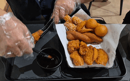 먹기만 해본 치킨, 직접 만들어봤다…교촌이 키우는 ‘K-치킨 체험’ [현장+]